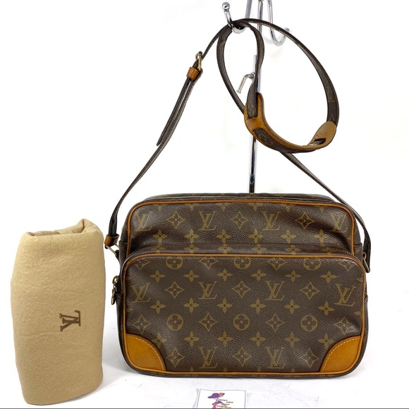 JB AUTHENTIC CLOSET👜👠🎒🕶👛👗 - Picture 13 of 16